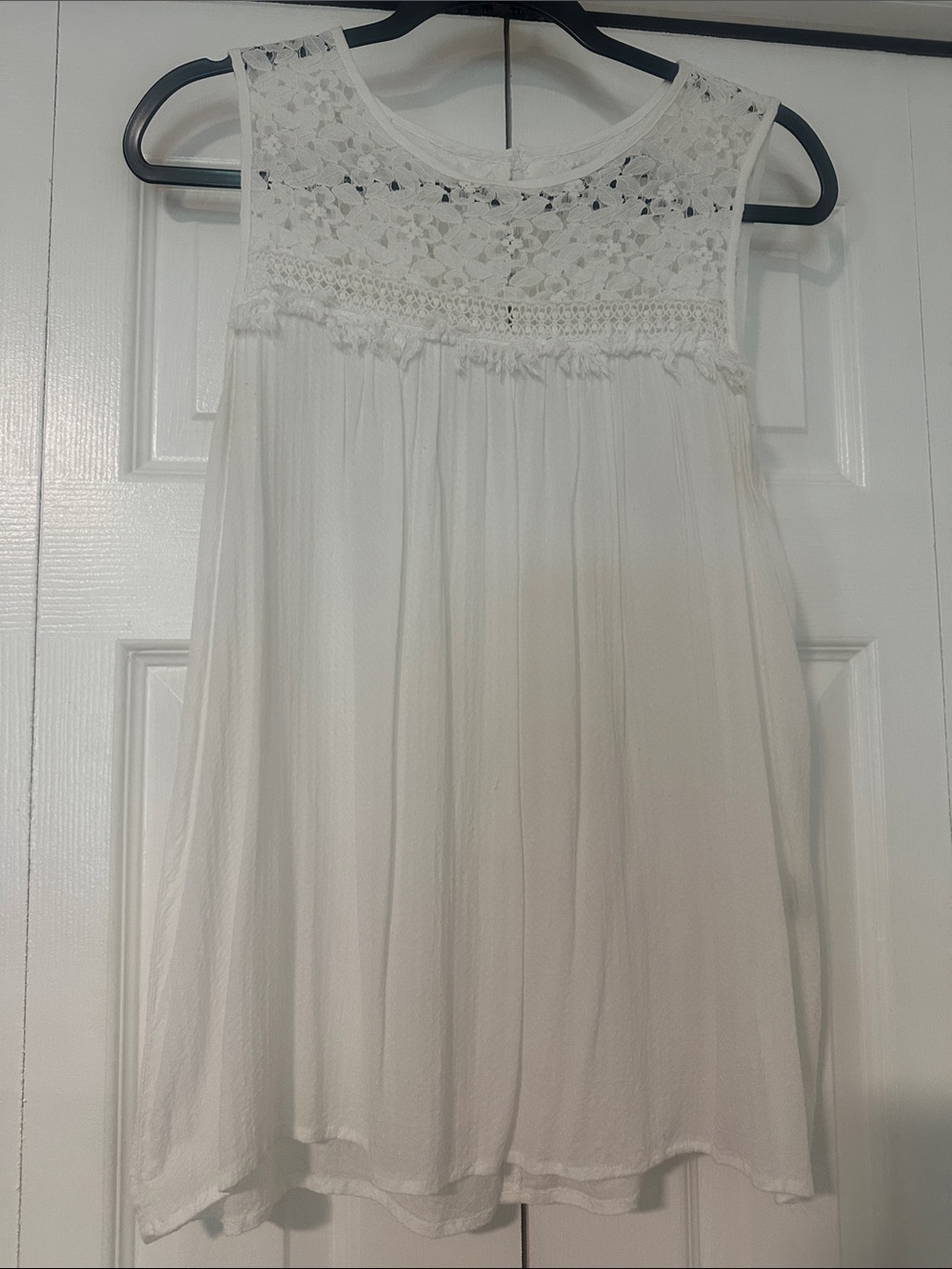 Max Edition White Lace V-Neck tank